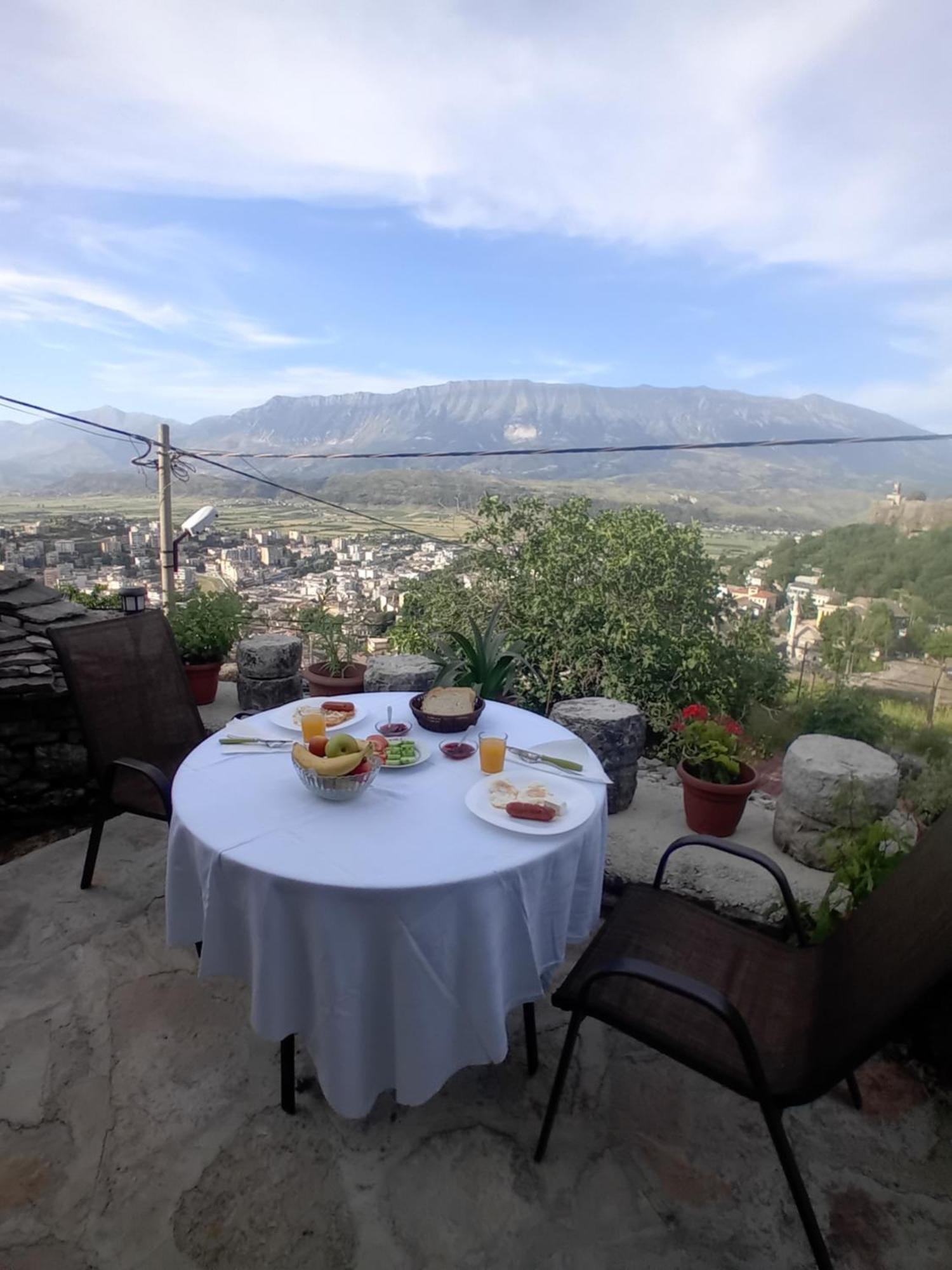 Arpet Guesthouse Gjirokaster Exterior photo