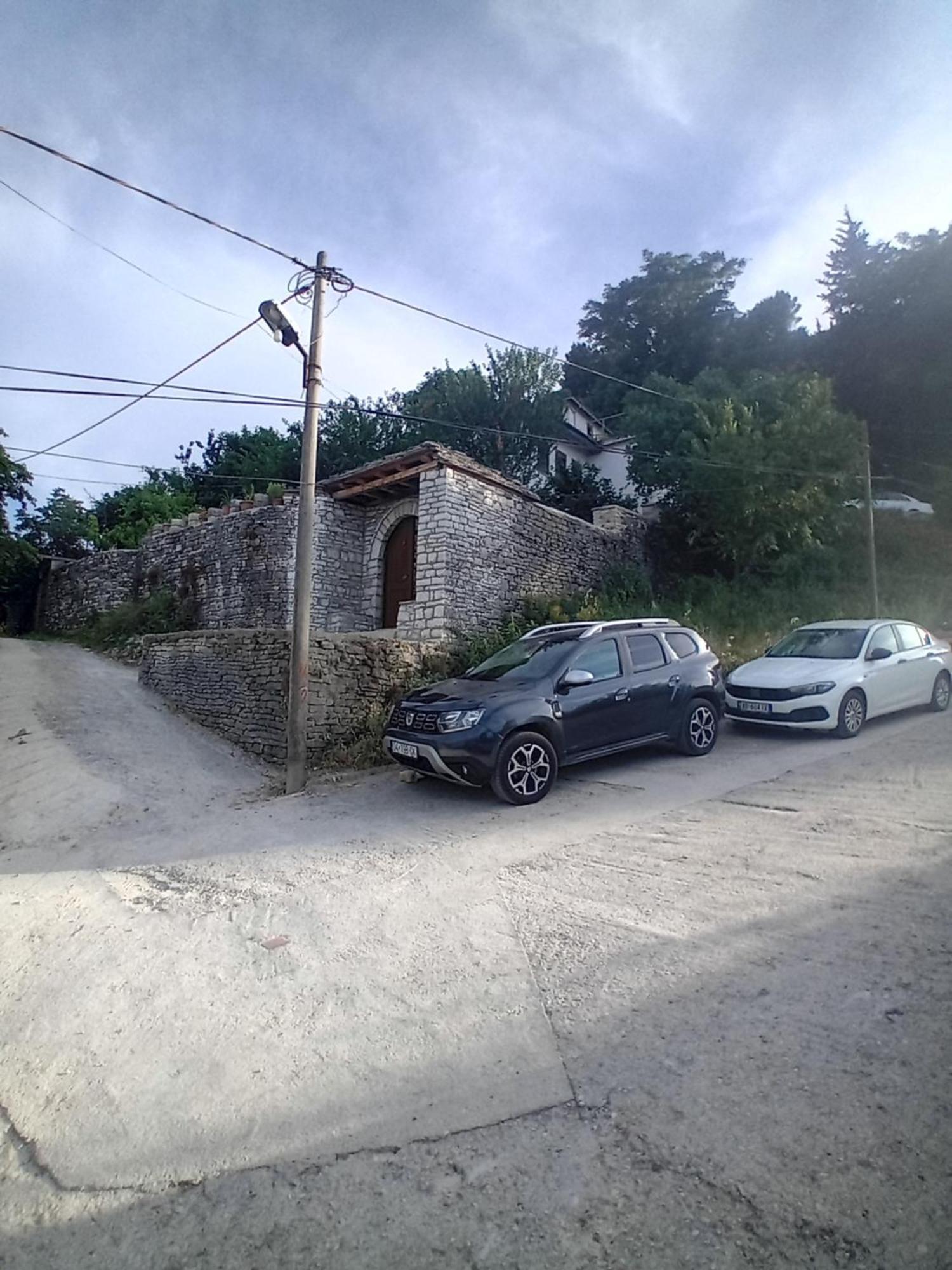 Arpet Guesthouse Gjirokaster Exterior photo