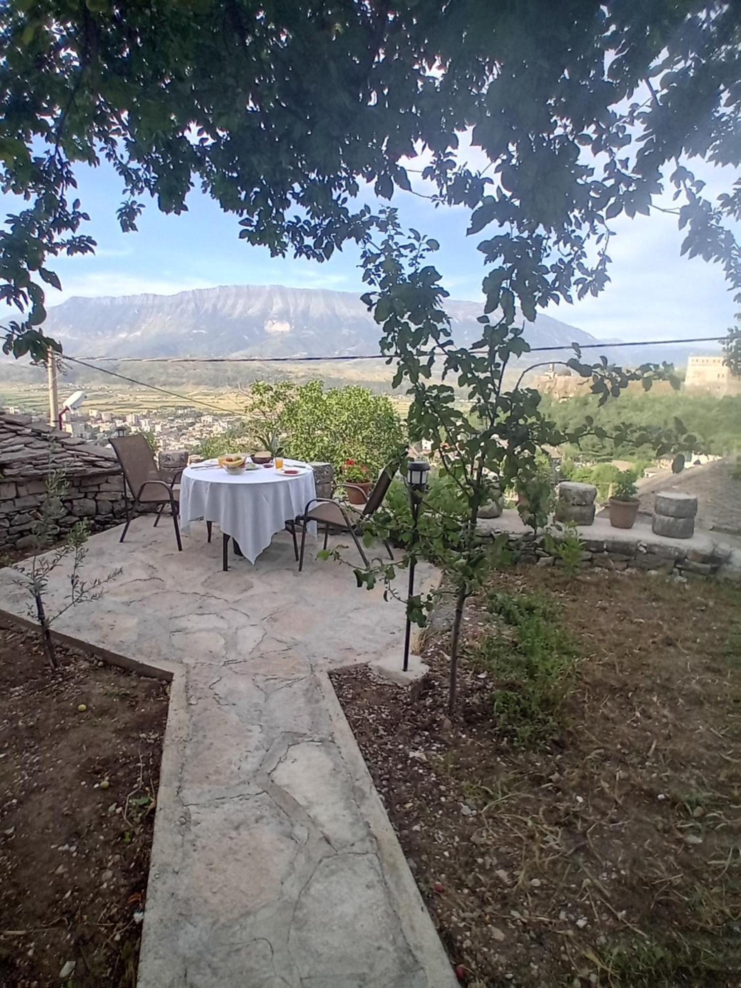 Arpet Guesthouse Gjirokaster Exterior photo