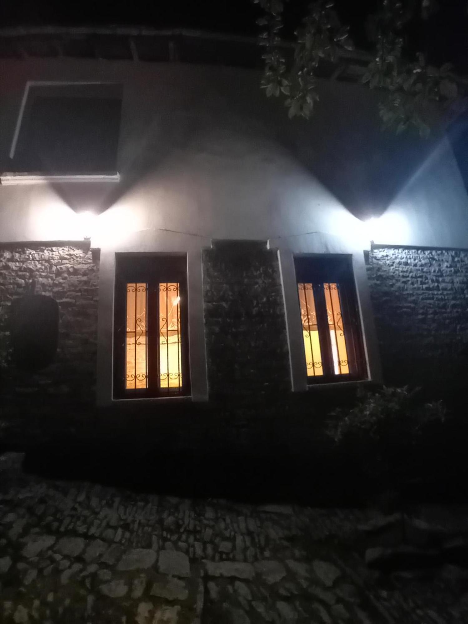 Arpet Guesthouse Gjirokaster Exterior photo