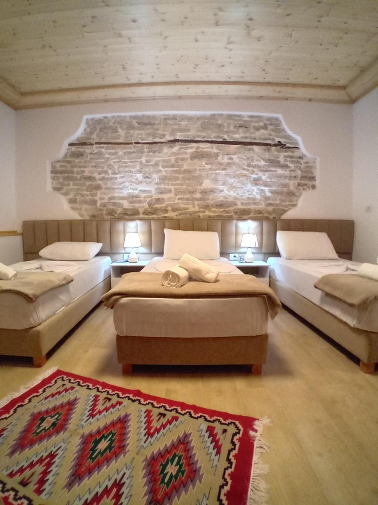 Arpet Guesthouse Gjirokaster Exterior photo