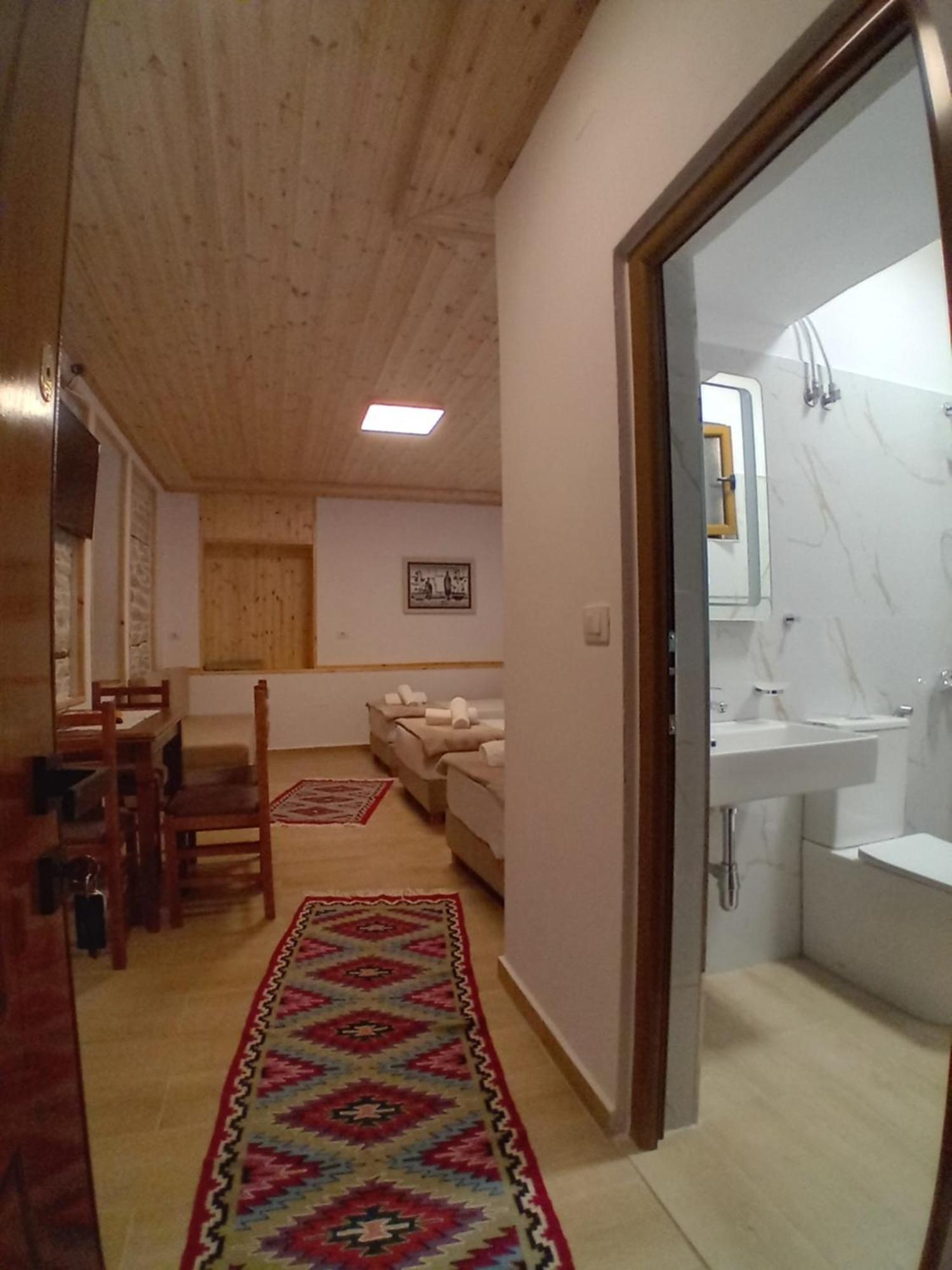 Arpet Guesthouse Gjirokaster Exterior photo