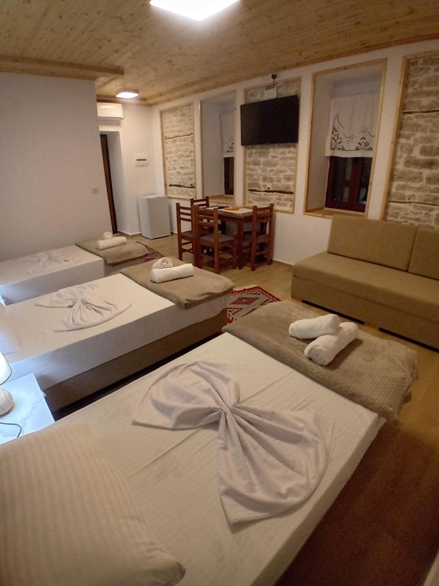Arpet Guesthouse Gjirokaster Exterior photo