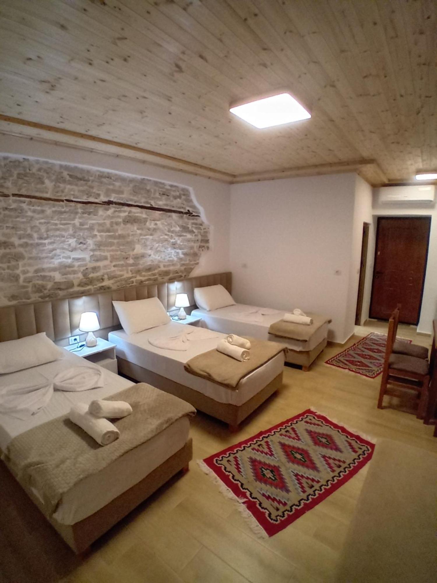 Arpet Guesthouse Gjirokaster Exterior photo