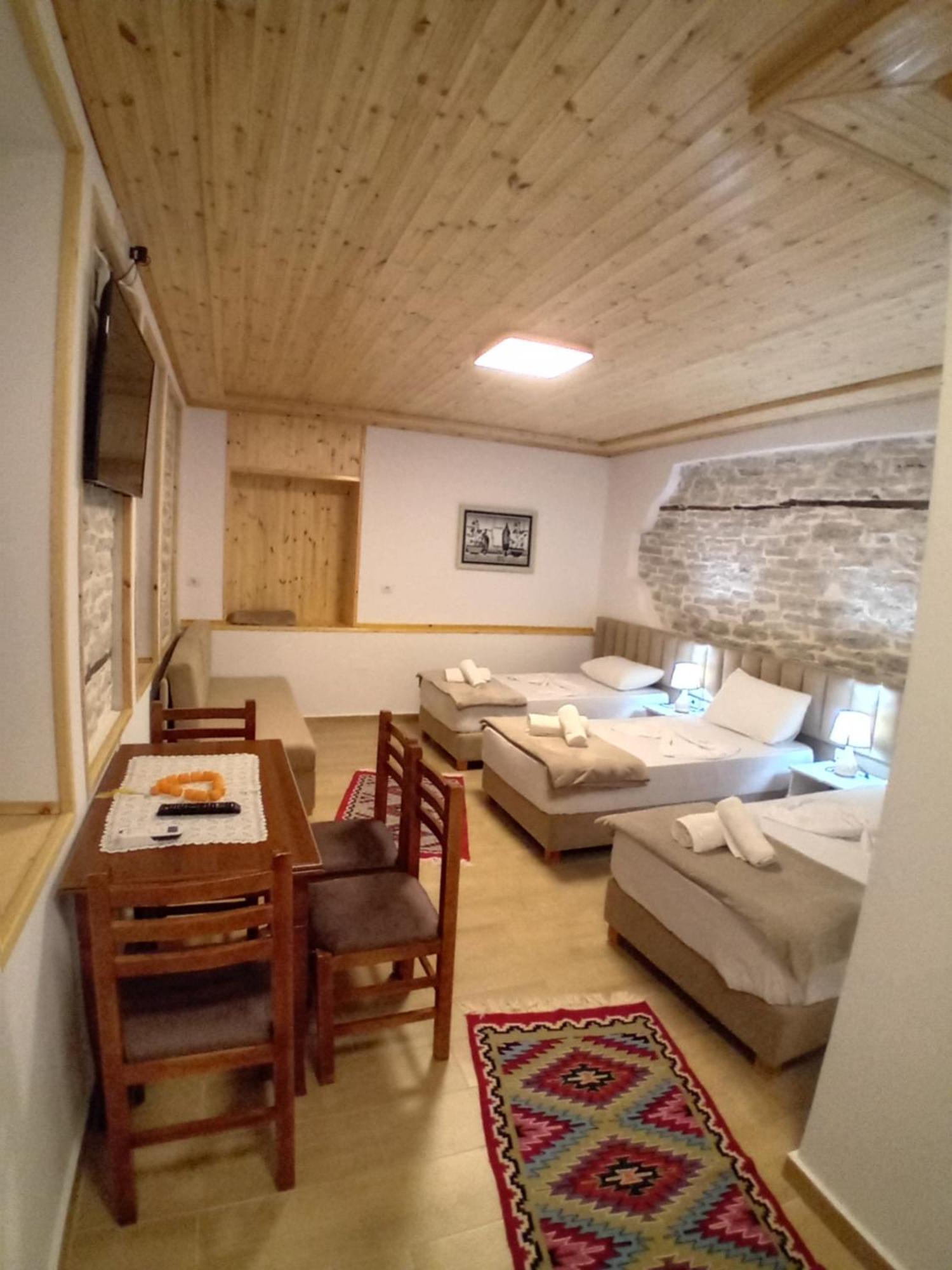 Arpet Guesthouse Gjirokaster Exterior photo